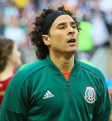 ¿Cuánto gana un futbolista en México?: Memo Ochoa