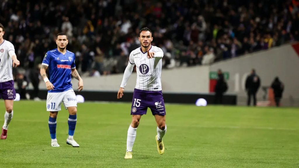 gabriel suazo jugadores chilenos en Europa