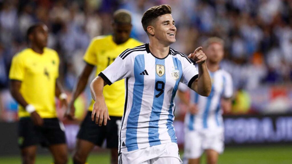 2. julian alvarez promesas del fútbol argentino