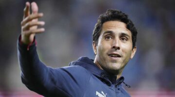 Lista de futbolistas mexicanos que debutaron tarde