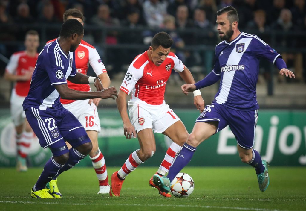 Alexis Sánchez jugando la UEFA Champions League por Arsenal