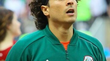 ¿Cuántos Guantes de Oro tiene Memo Ochoa?