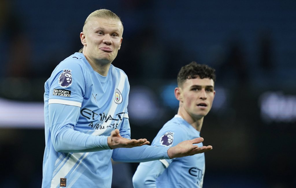Erling Haaland jugando por Manchester City en la Premier League en el Etihad Stadium