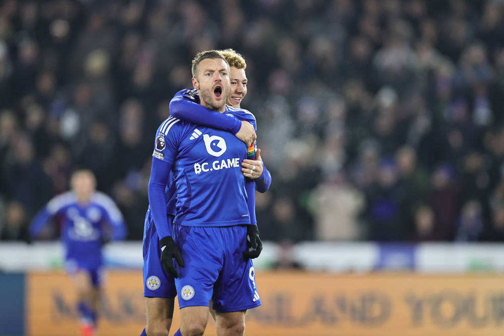 Jamie Vardy celebrando un gol con Leicester — el debut tardío más impactante de la Premier League