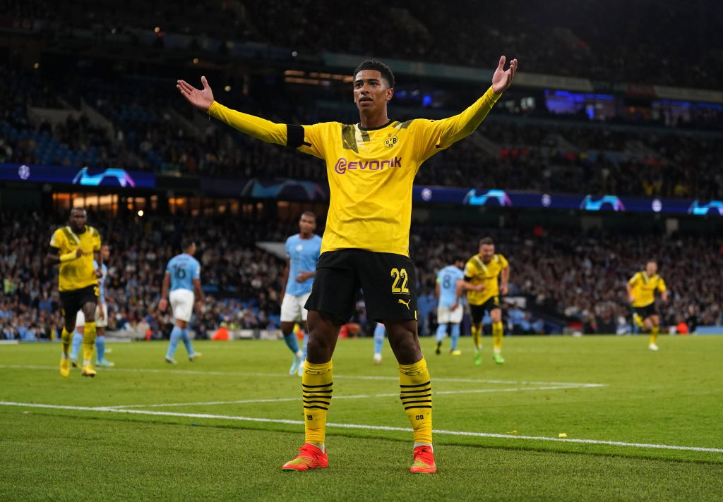 Jude Bellingham jugando por Borussia Dortmund
