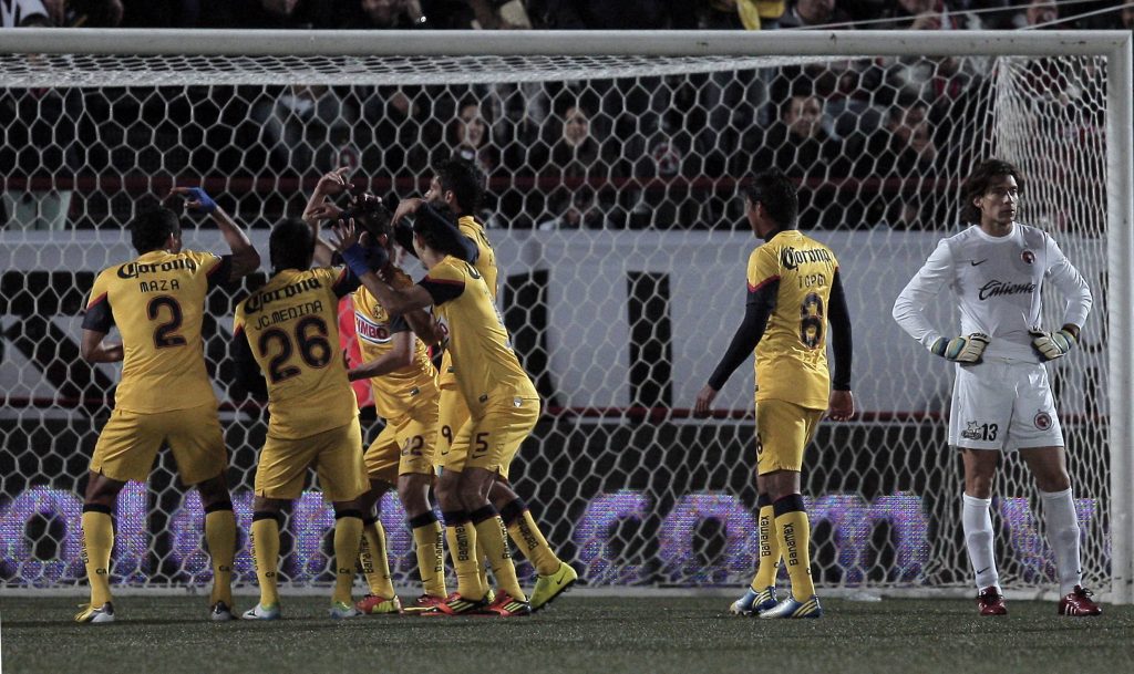 Jugadores de Club América celebran un título