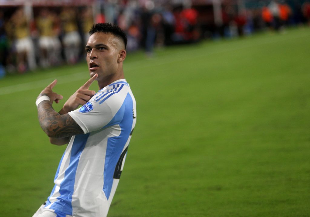 Lautaro Martínez jugando por la Selección Argentina