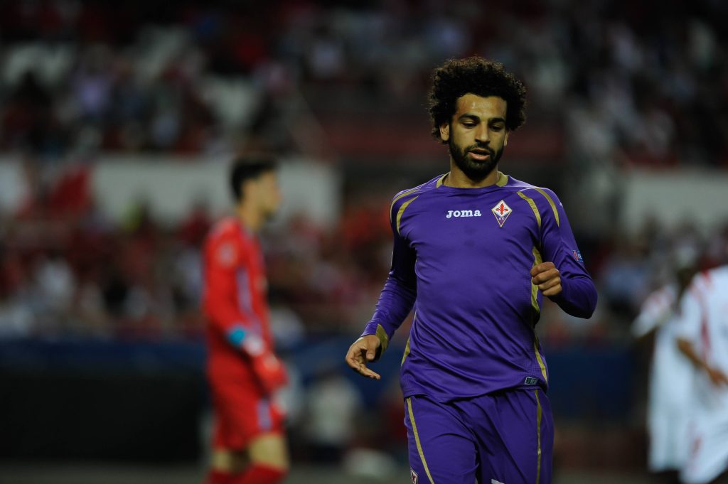 Mohamed Salah jugando por Fiorentina contra Sevilla FC