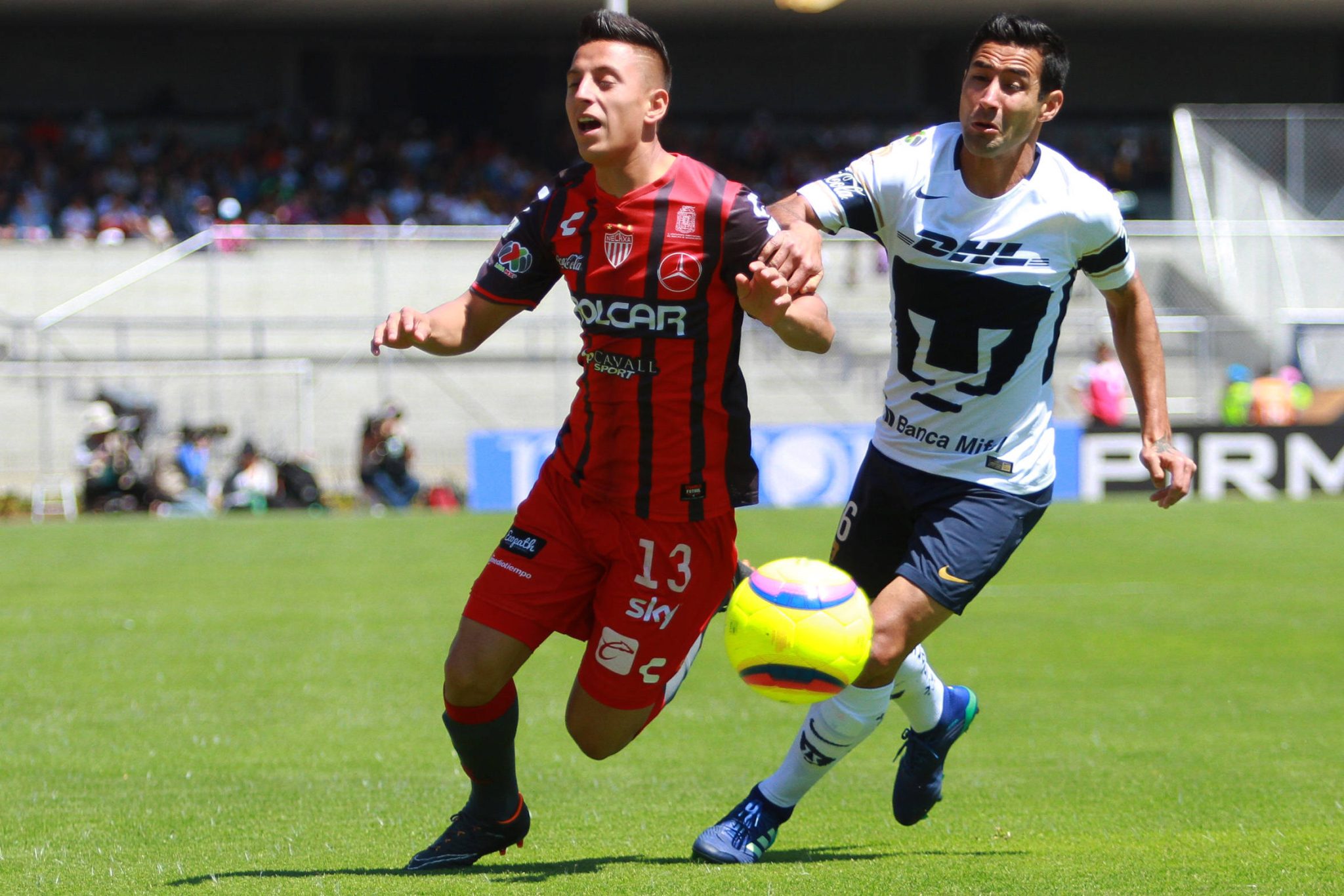 Roberto Alvarado: estadísticas, goles, títulos y trayectoria del Piojo ...