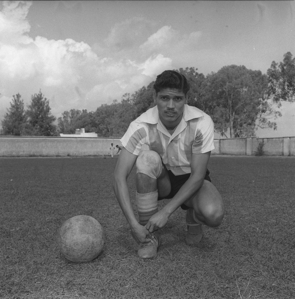 Salvador Chava Reyes jugando por Chivas Guadalajara