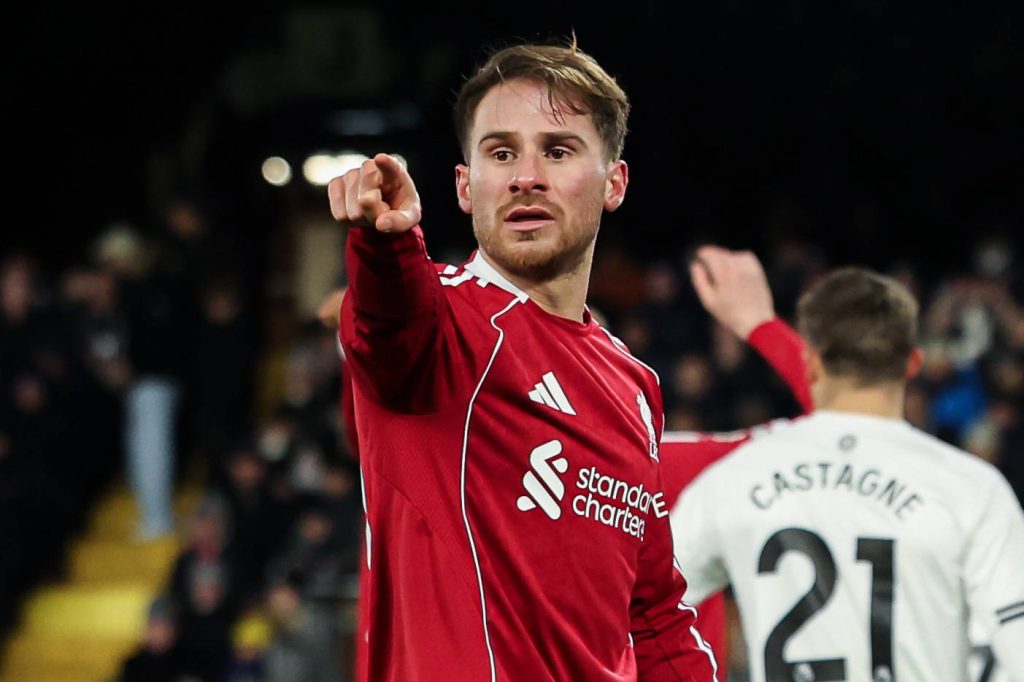 Alexis Mac Allister jugando por Liverpool en la Premier League