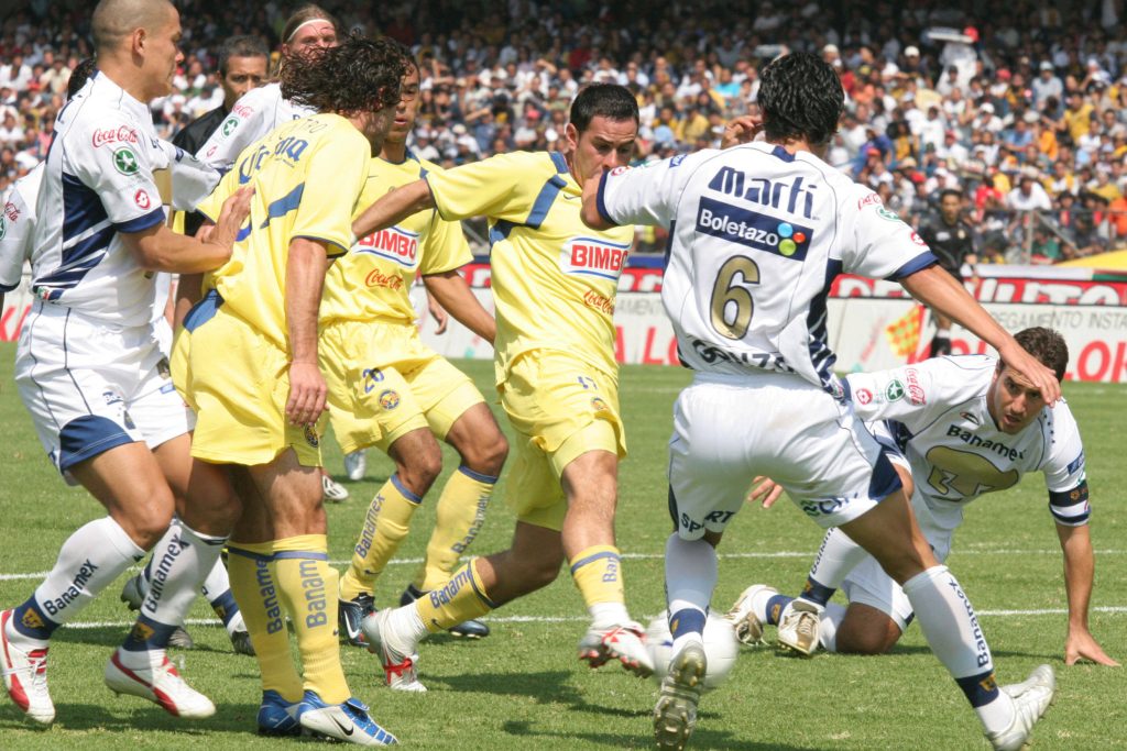 América vs Pumas en el clásico capitalino de 2005 en la Ciudad de México