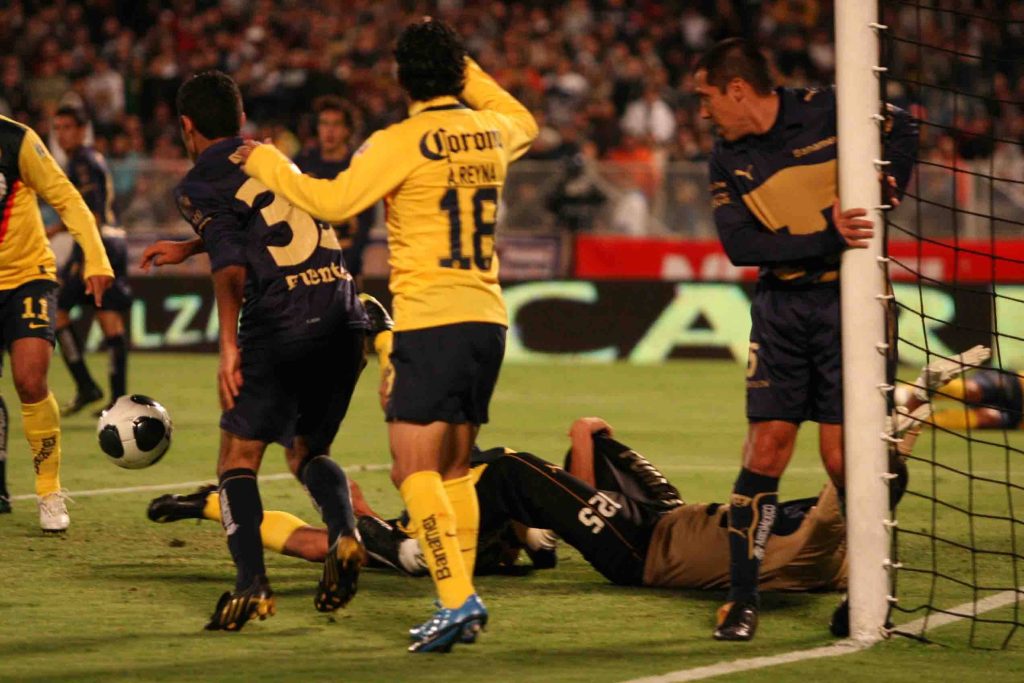 Partido del clásico capitalino entre Pumas UNAM y América en 2009