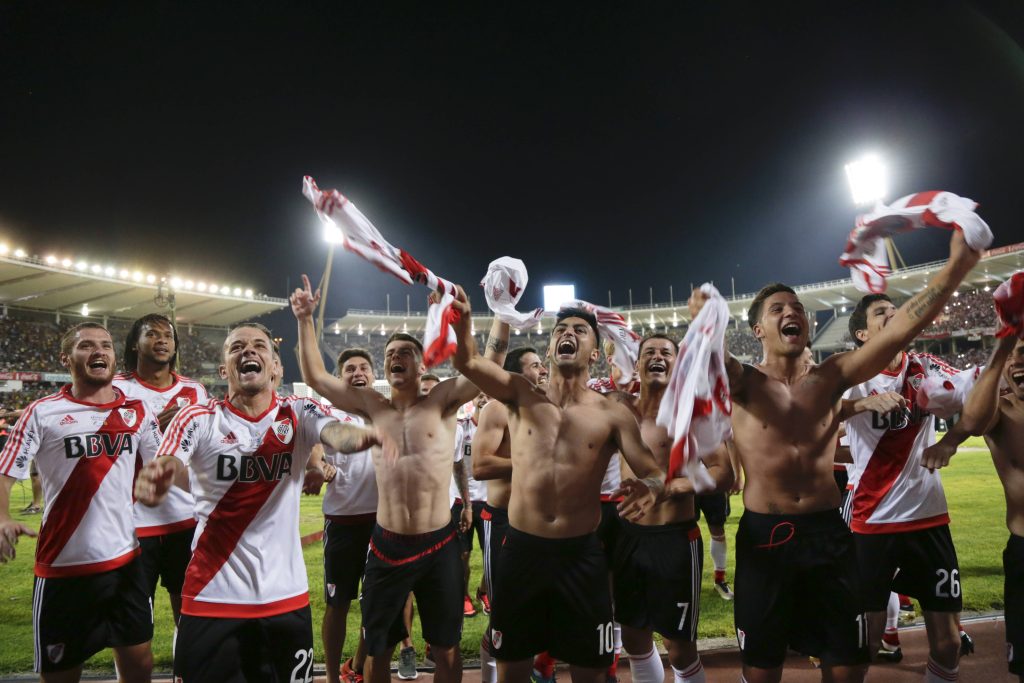 ARGENTINA, Cordoba: El equipo de River festeja luego de ganar la final que disputaron el Club Atletico River Plate y Club Rosario Central