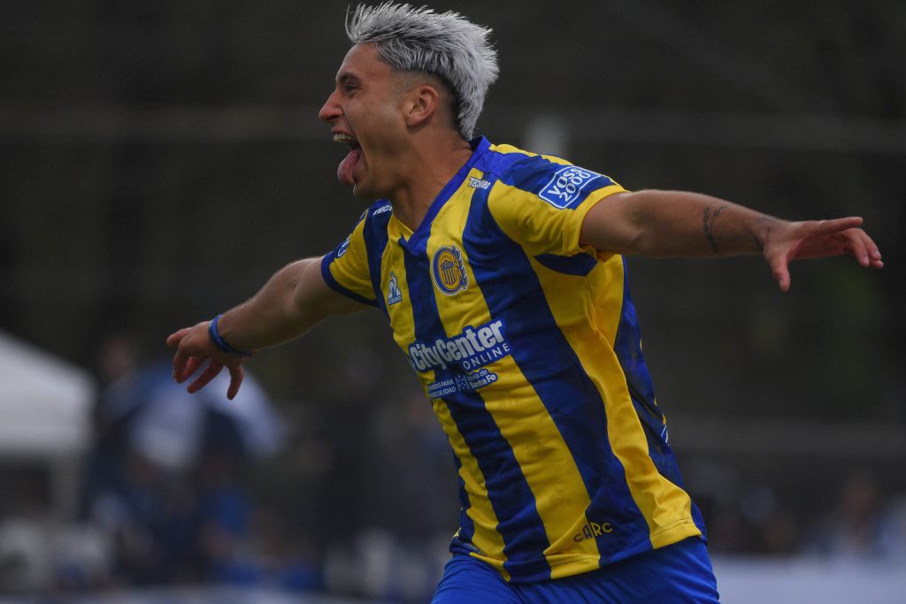 Alejo Véliz jugando por Rosario Central