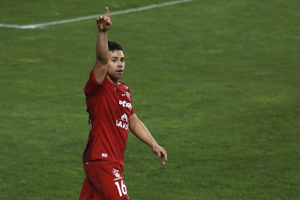 Alexander Aravena jugando por Nublense