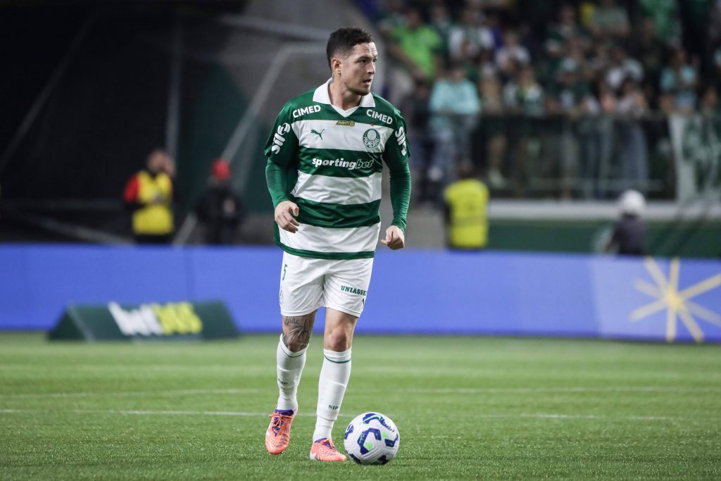 Aníbal Moreno jugando por