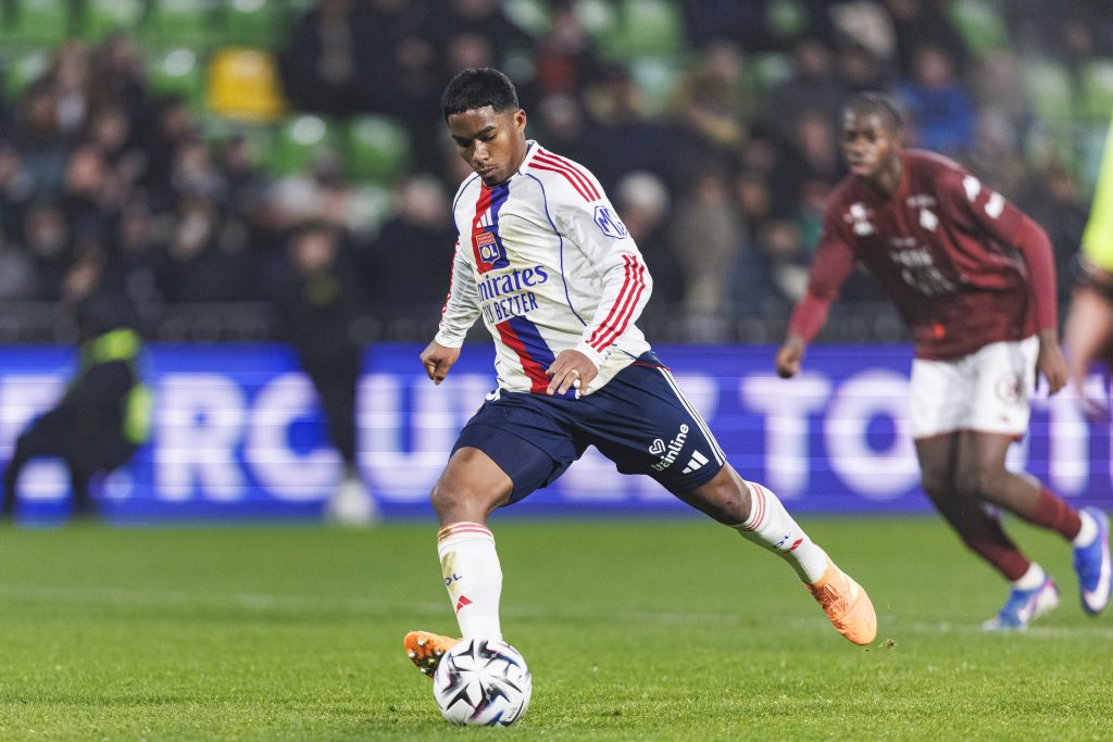 Endrick con la camiseta del Lyon
