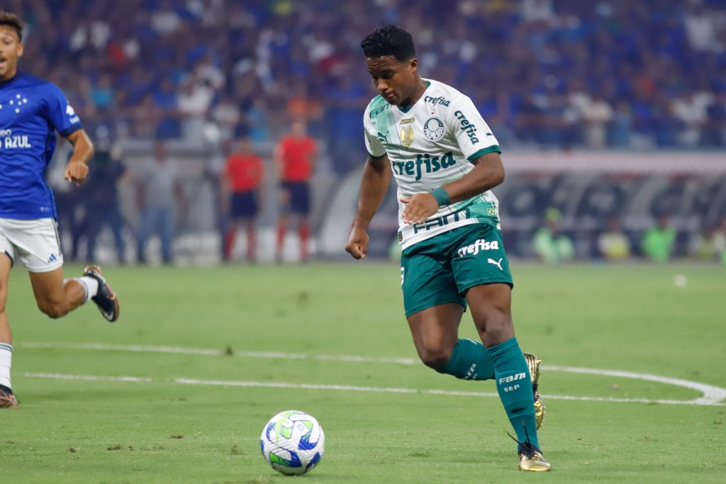 Endrick vistiendo la camiseta de Palmeiras en 2023
