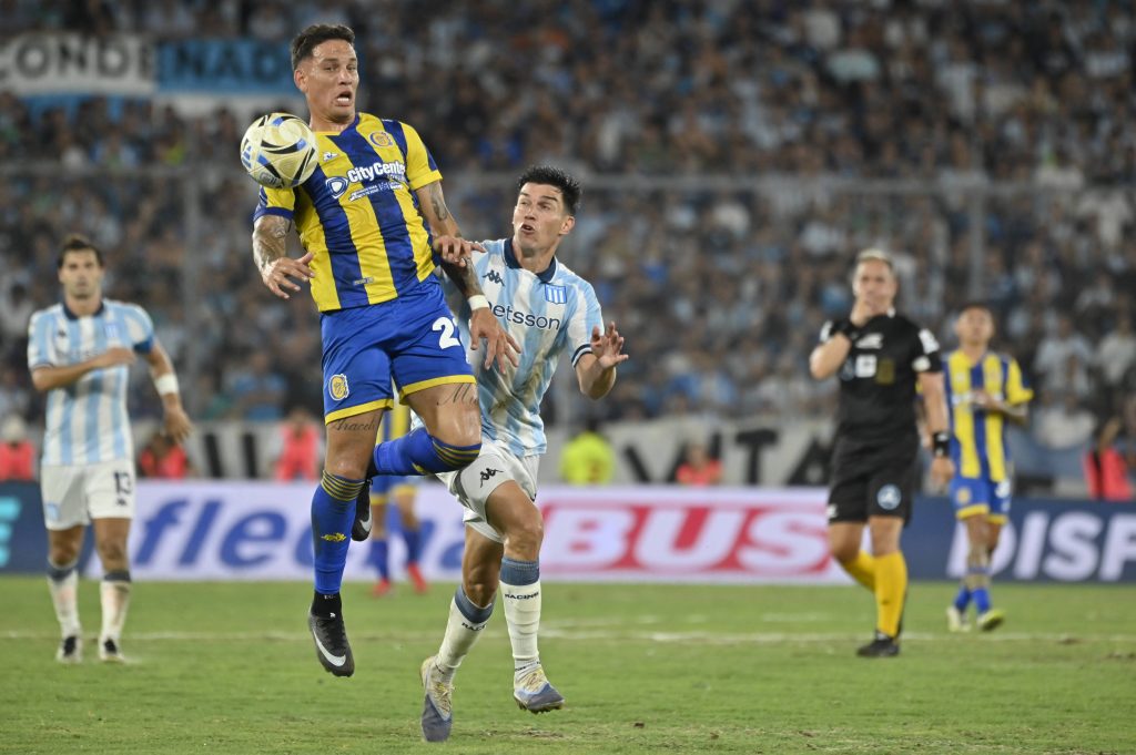 Enzo Copetti jugando por Rosario Central