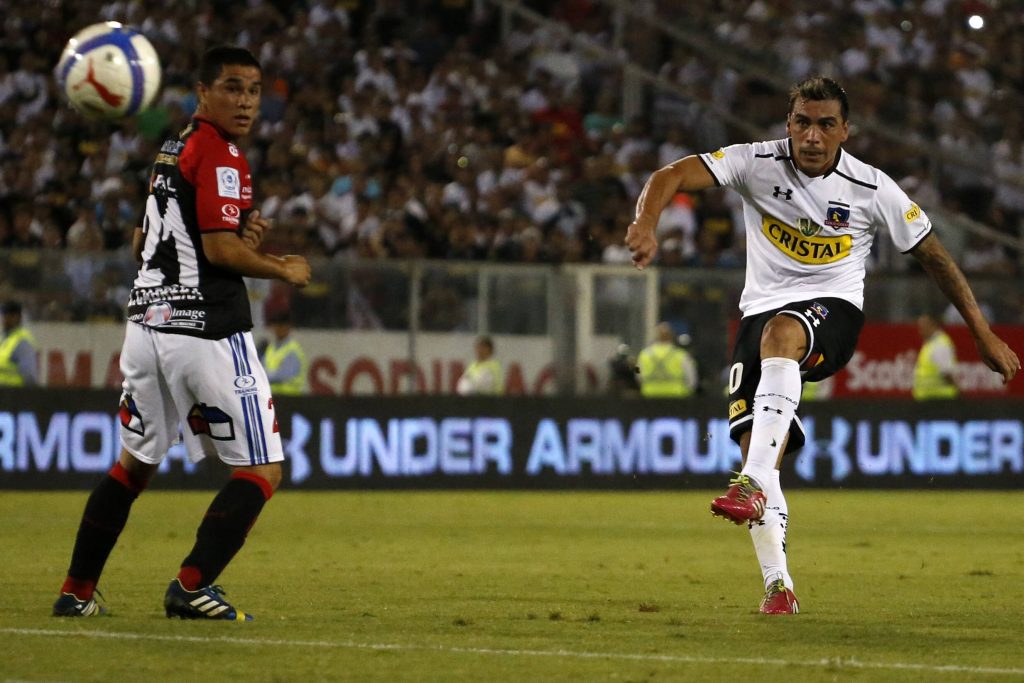 Estebán Paredes jugando por Colo-Colo