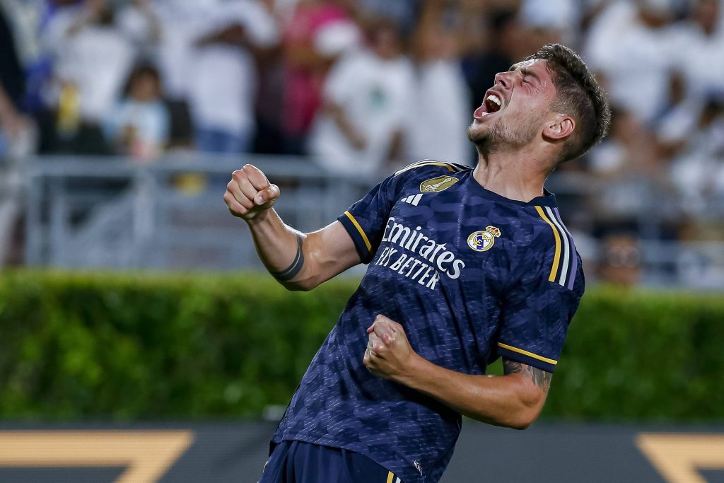 Federico Valverde jugando por Real Madrid