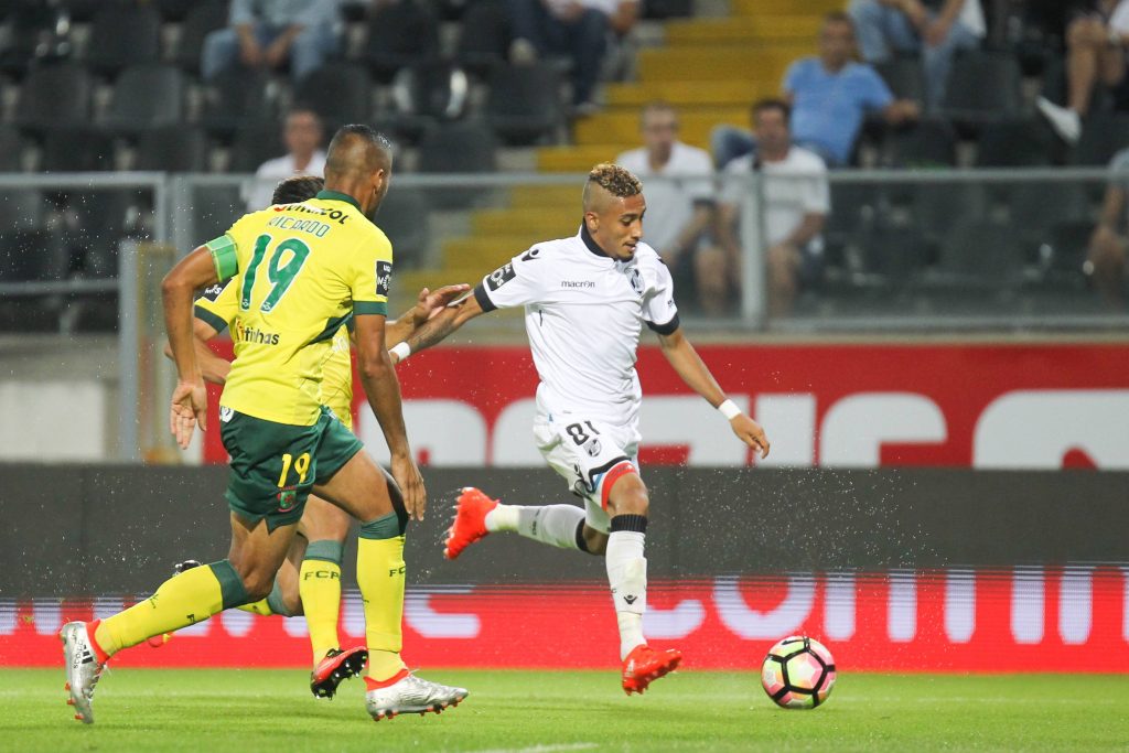 Raphinha con la camiseta del Vitória de Guimarães