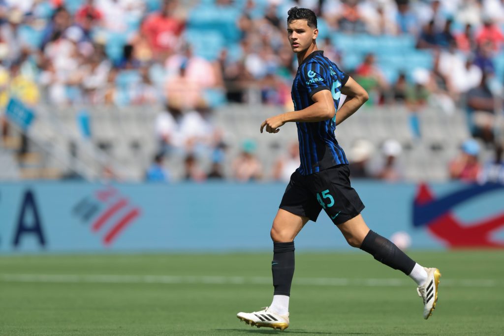 Valentín Carboni jugando por Internazionale