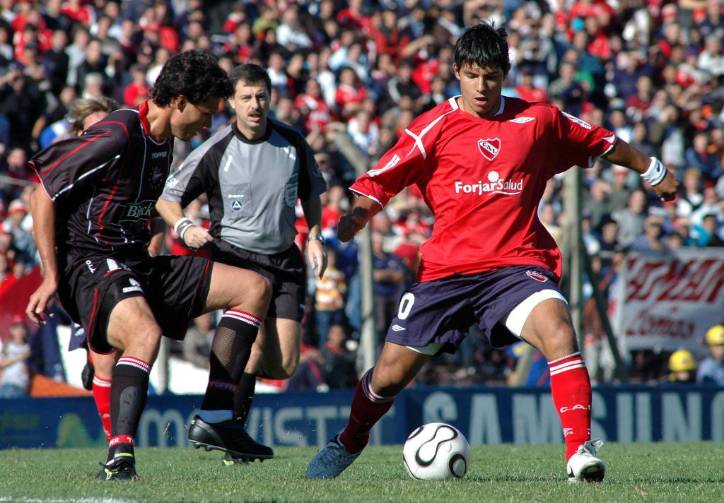 Sergio Agüero jugando por Independiente
