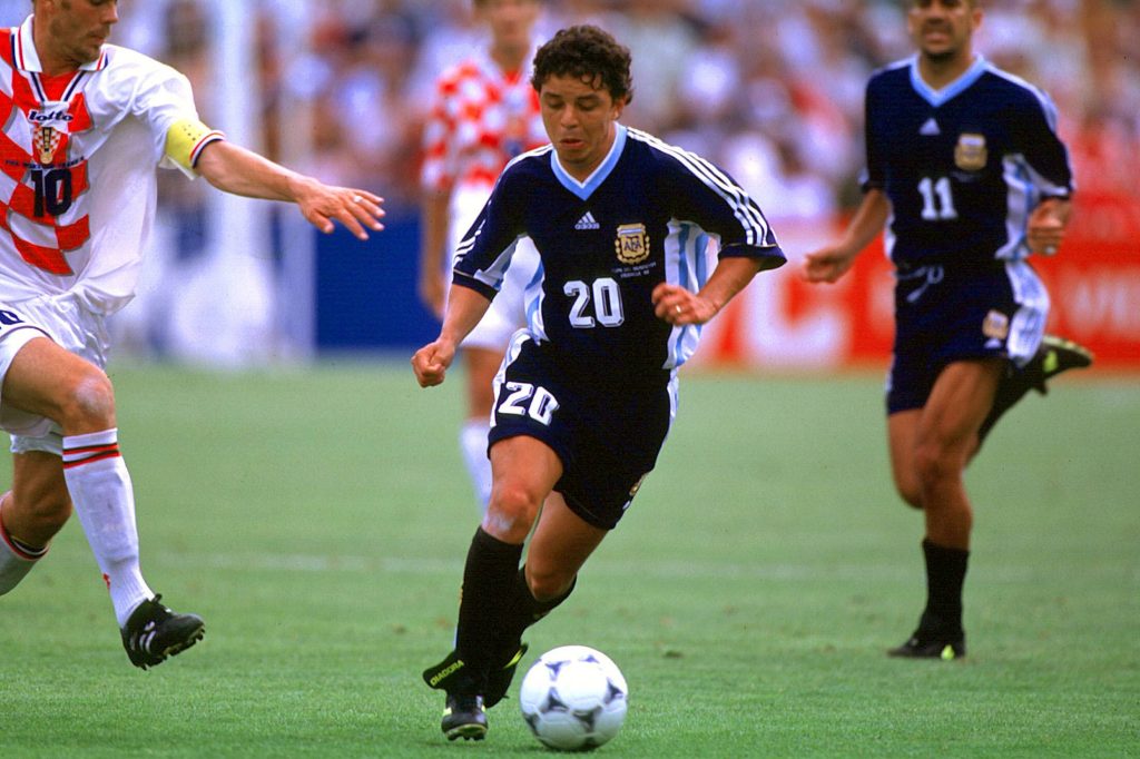 Marcelo Gallardo jugando por la Selección Argentina en 1998