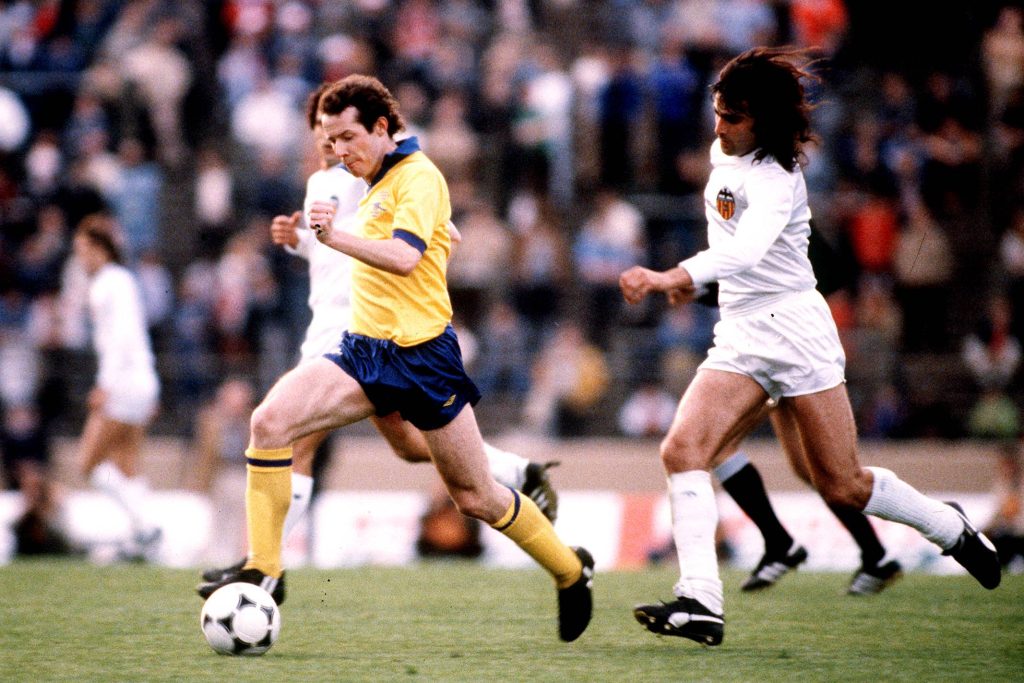 Mario Kempes jugando por Valencia en 1980