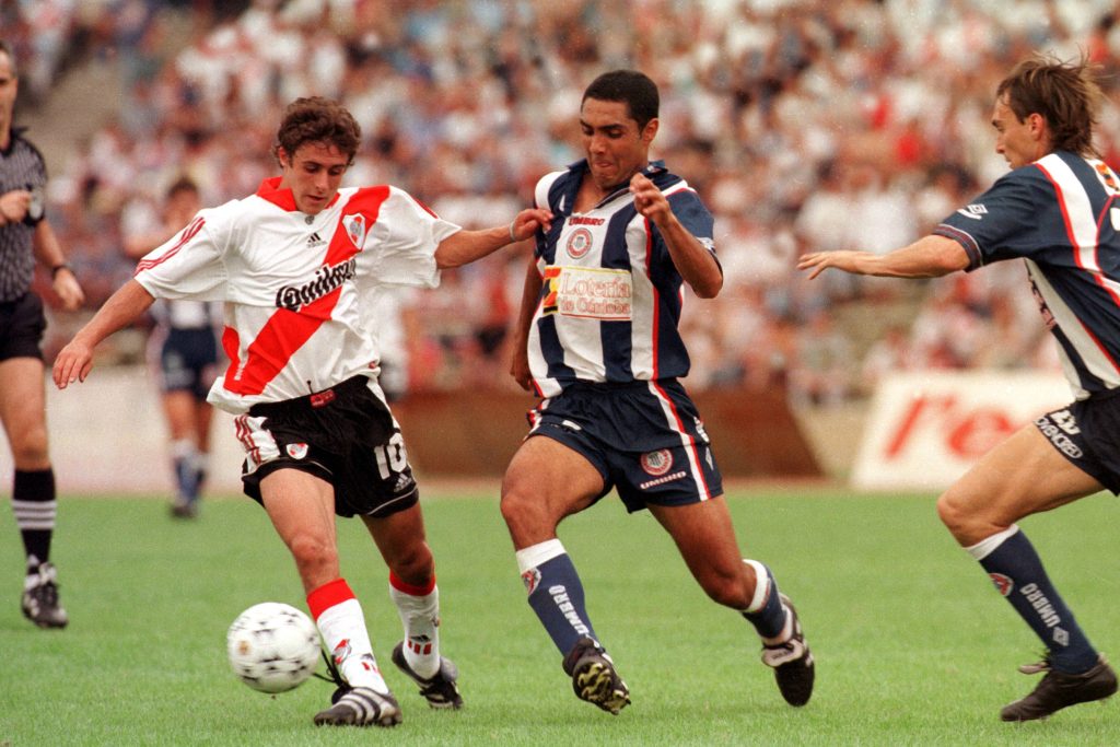 Pablo Aimar jugando por River Plate