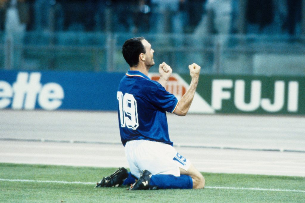 Schillaci jugando por la selección de Itália en el mundial de 1990