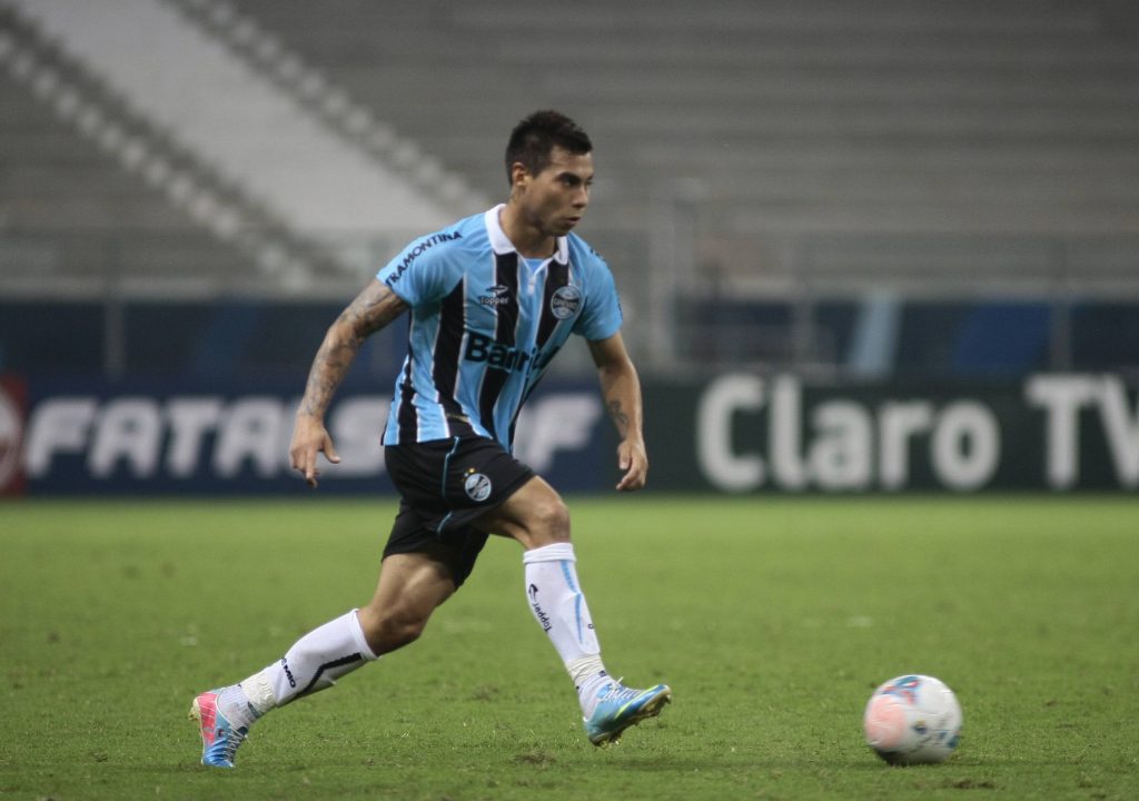 eduardo-vargas-jugando-por-gremio