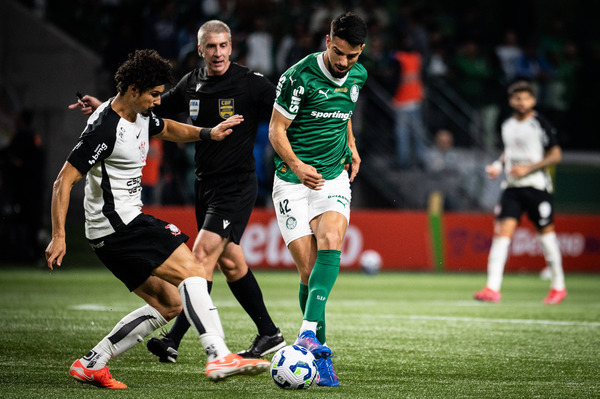 Flaco López jugando vs Corinthians