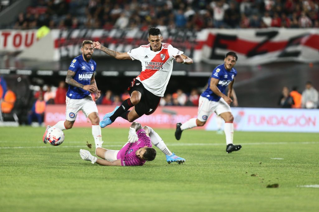 Matías Suárez jugando por River Plate