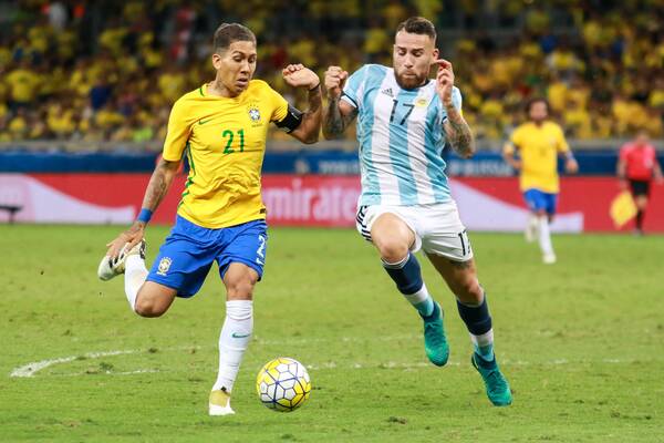 Nicolas Otamendi jugando por la Selección Argentina