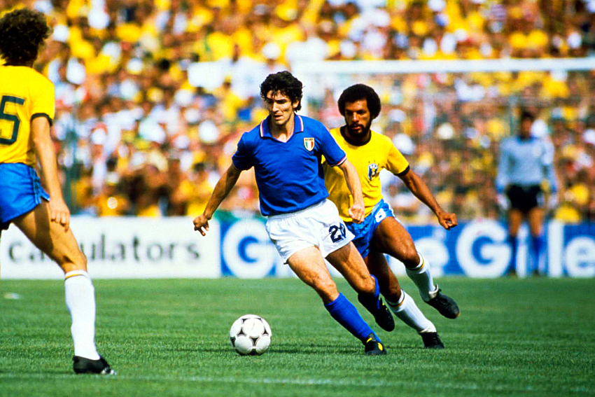 Paolo Rossi em ação diante do Brasil na Copa do Mundo de 1982