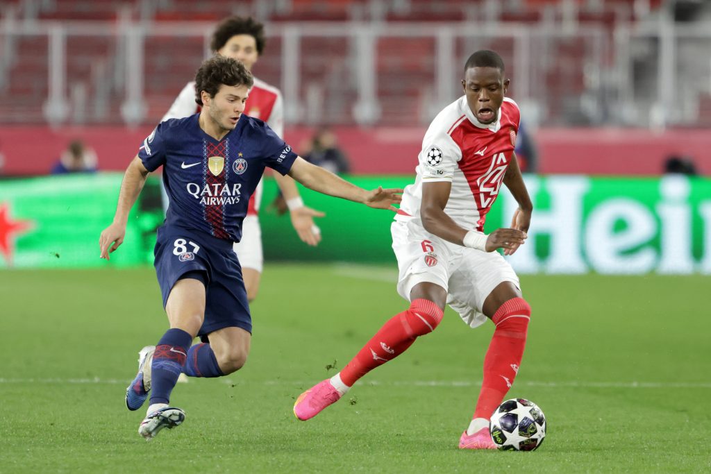 João Neves em ação pelo PSG