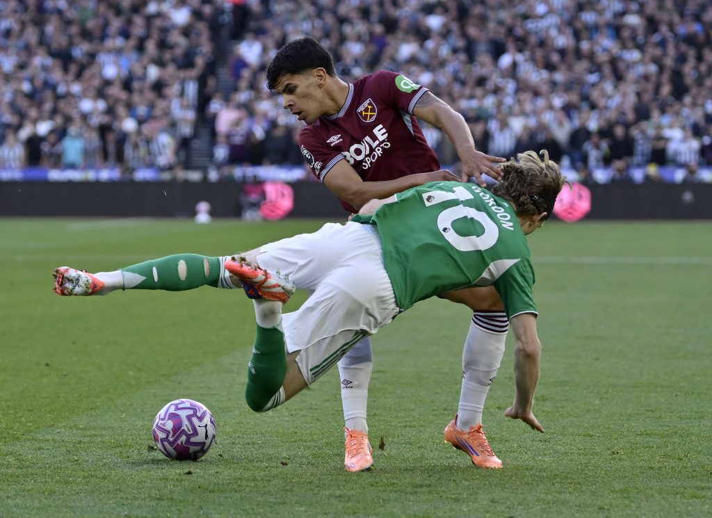 Mateus Nunes a jogar pelo West Ham