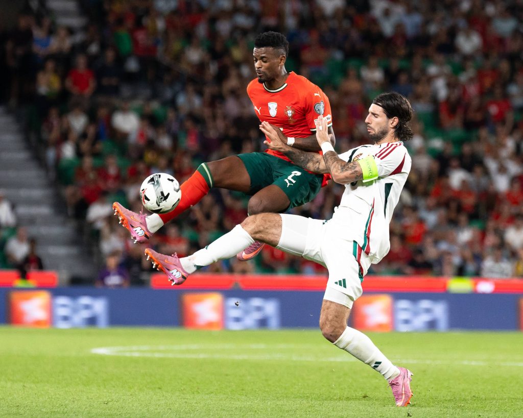 Nélson Semedo a jogar por Portugal