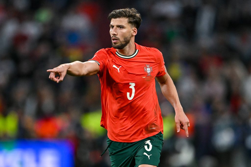 Ruben Dias a jogar por Portugal